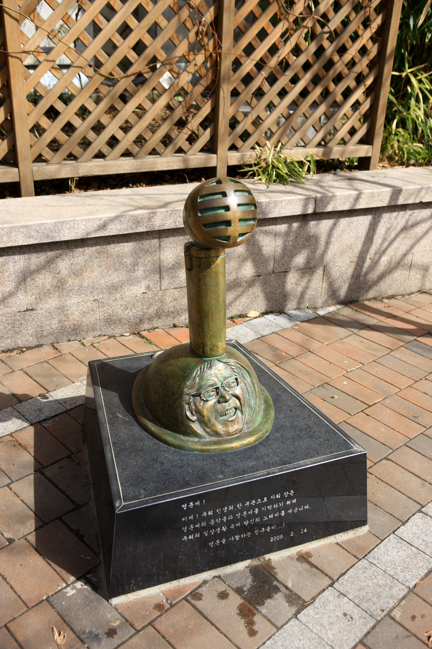 덕수궁돌담길 / Source: Korea Tourism Organization